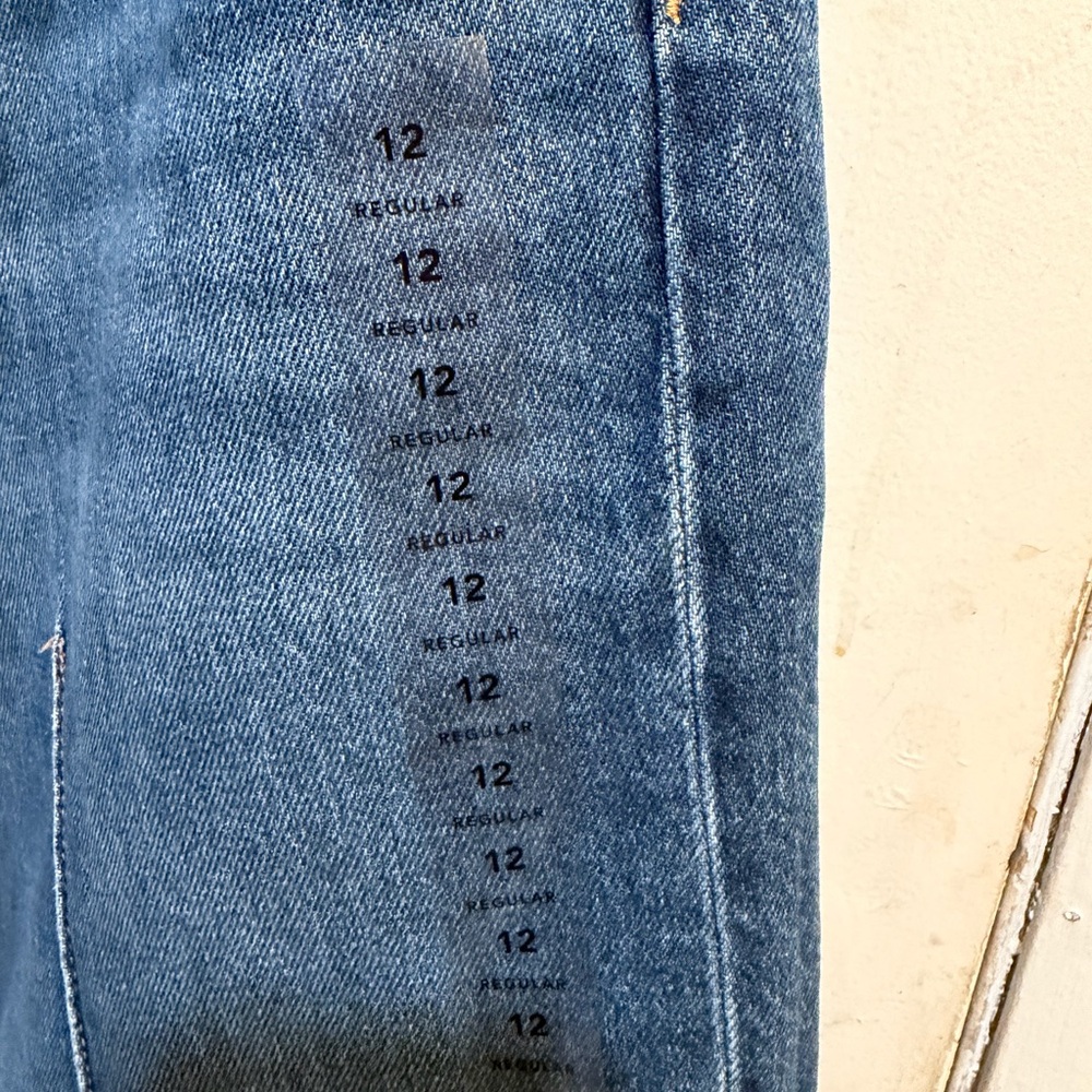 American Eagle Outfitters High-Rise Blue Denim Jeans with Front Seams - Picture 2 of 8
